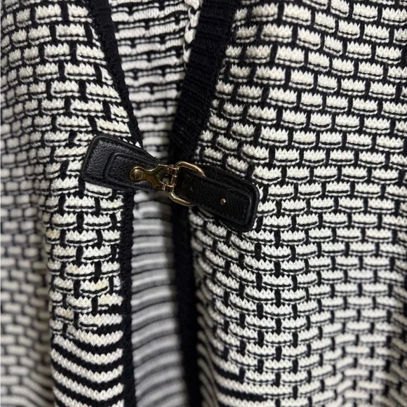 Black and White Women's Poncho - Picture 4 of 4